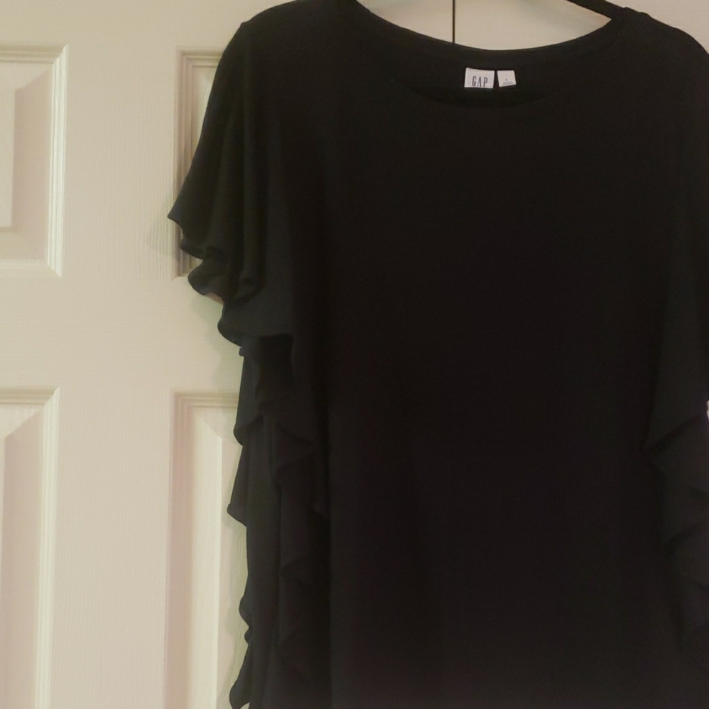 GAP Softspun Black Ruffle Cascading Sleeve Top - Size Large  NWOT - Picture 6 of 7